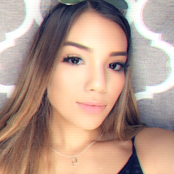 Meet your Posher, Gabriela - Picture 1 of 1